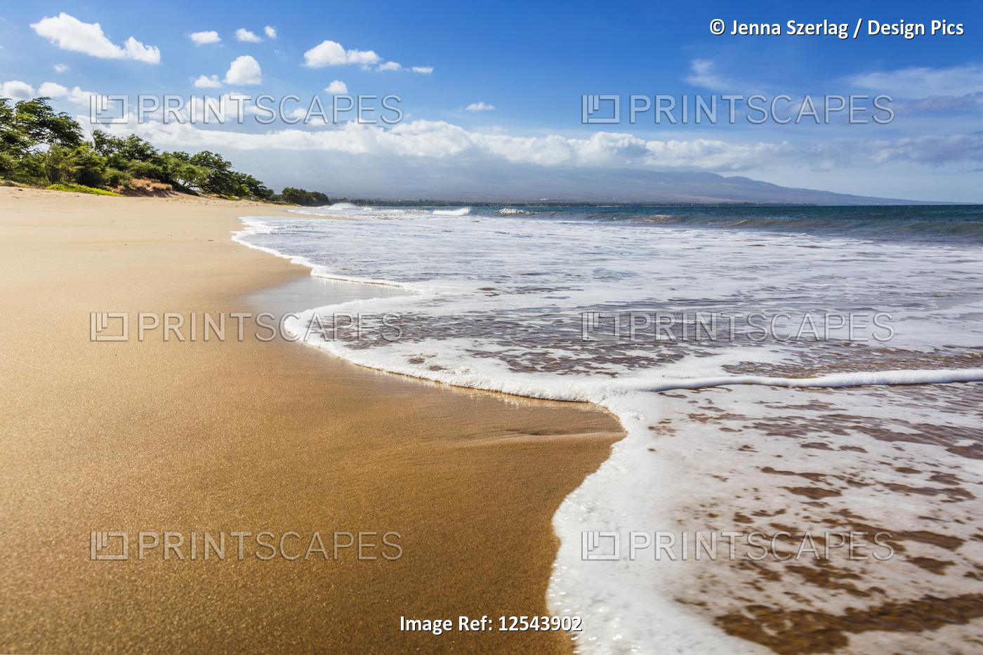 Maui's longest beach, 6 mile long Sugar Beach; Maui, Hawaii, United States of ...